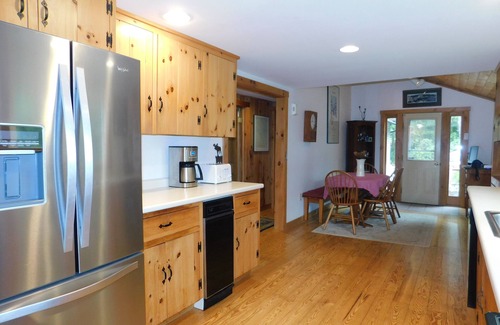 Harrison Casa | **SPRING SPECIAL** Charming Maine cottage with stunning views over Long Lake!