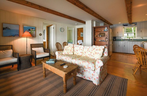 Raymond Cabaña | **SPRING SPECIAL** Charming pet-friendly camp on peaceful Panther Pond!
