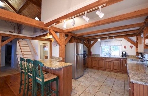 West Poland Cabaña | ** SPRING SPECIAL ** Spacious pet-friendly family retreat on Thompson Lake!