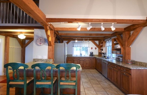 West Poland Cabaña | ** SPRING SPECIAL ** Spacious pet-friendly family retreat on Thompson Lake!