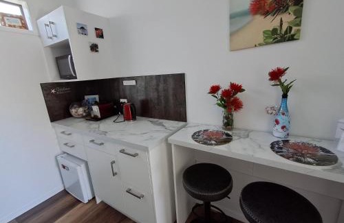 Papamoa Beach Casa | Spring Special, Studio on Hugoway, Papamoa Beach