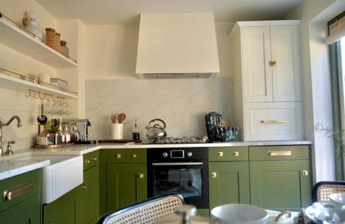 Greenwich Casa | Spring Stays Cosy 2-Bed Residence with Free Parking
