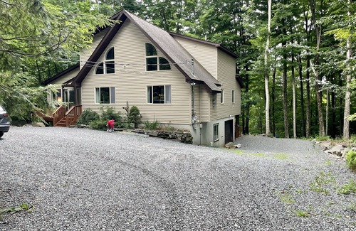 Lake Ariel Casa | Spring & Summer in the Poconos! Grill, Firepit, Hot Tub, Pools, Beach, Golf MORE