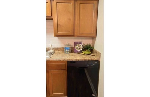Mableton Casa | Spring Townhome mins to Six Flags Truist Park ATL