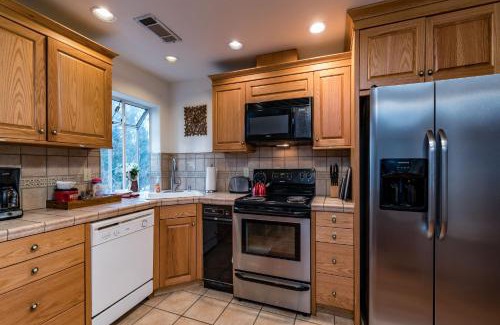 Yosemite West Casa | Spring Wonderland