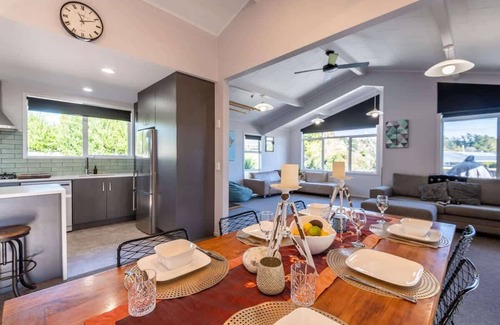 Springfield Casa | Springfield Sun Trap - Great Family Friendly House with Spa & Sleep Out