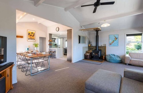 Springfield Casa | Springfield Sun Trap - Great Family Friendly House with Spa & Sleep Out
