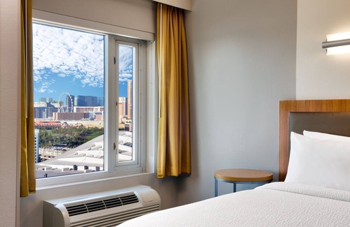 Las Vegas Hotel | SpringHill Suites by Marriott Las Vegas Convention Center