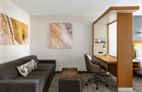 Lake Delton Hotel | SpringHill Suites Wisconsin Dells
