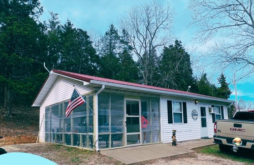 Eminence Cabaña | Springside Cottage in beautiful Eminence. Great outdoor space - NEW Hot tub!