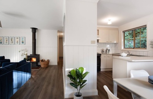 Hepburn Springs Cabaña | Springview Cottage: pet friendly and beautifully located