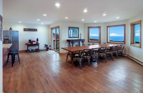 Frankfort Casa | Lake Bluff Preserve Spruce Cottage Capacidad para 22 personas con vista al atardecer en el lago Michigan