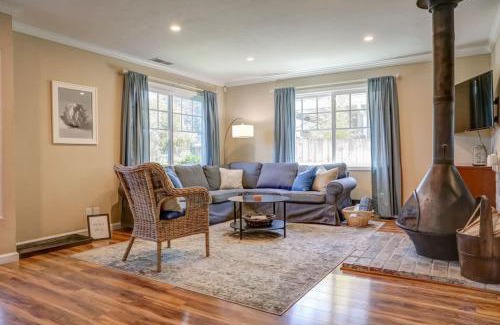 Aptos Casa | Spruce Beach Cottage - Walk to beach