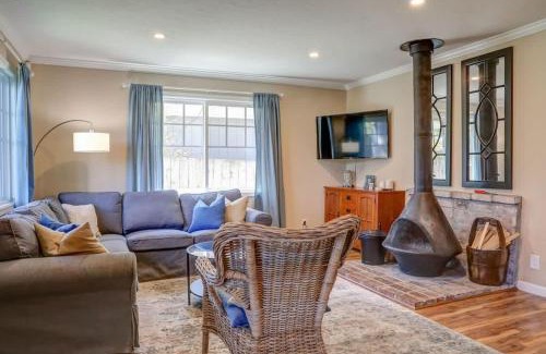 Aptos Casa | Spruce Beach Cottage - Walk to beach