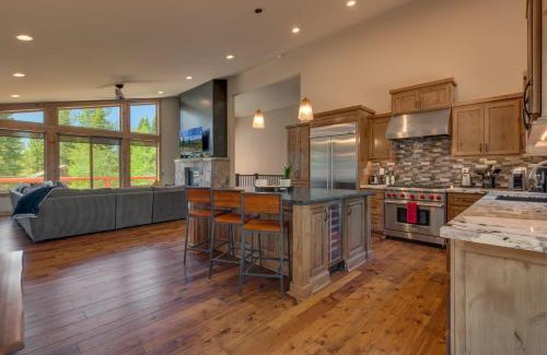 Truckee Casa | Spruce Haven by Tahoe Getaways at Tahoe Donner - Luxury Pet Friendly Cabin w Private Hot Tub