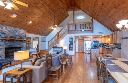 Sylva Casa | Spruce Patch - Mountain Cabin with Stunning Views and a Hot Tub!