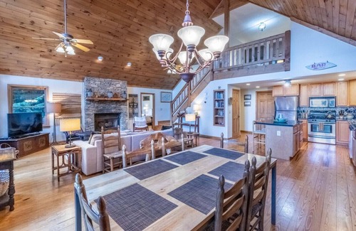 Sylva Casa | Spruce Patch - Mountain Cabin with Stunning Views and a Hot Tub!