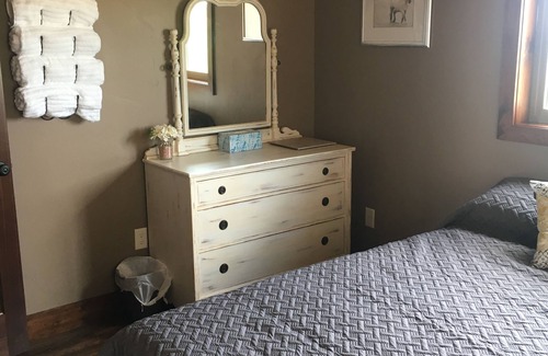 Newell Cabina | Spur Creek Lodge on the prairie - Buffalo and longhorns