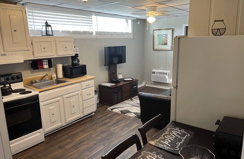 Bluewell Apartamento | Spurrier Unit 10 Cozy 1 Bedroom 1 Bath Pets Welcome