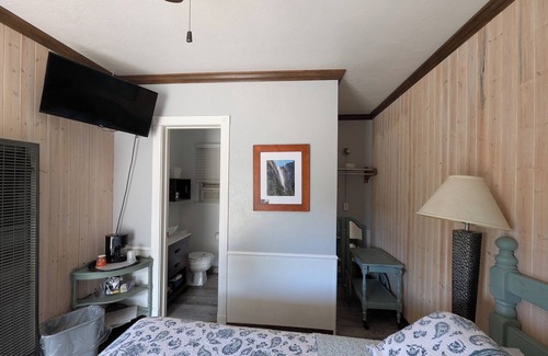 Squaw Valley Cabina | Squaw Valley Motel Room #3