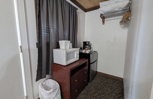 Squaw Valley Cabina | Squaw Valley Motel Room #6