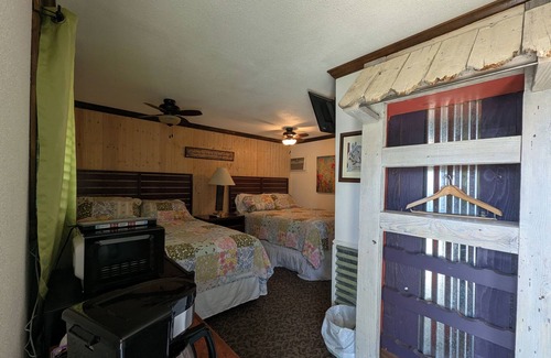 Squaw Valley Cabina | Squaw Valley Motel Room #7