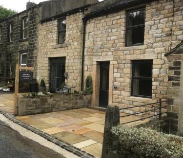 Cowling Casa | Squirrel cottage