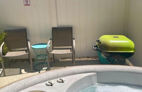 Oakhurst Casa | Squirrel View Hot tub BBQ Patio Shuffle Board