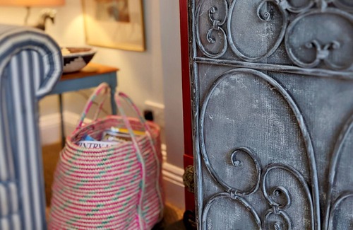 North Stoke Cabaña | Squirrels - Bury - a country house that sleeps 8 guests in 4 bedrooms