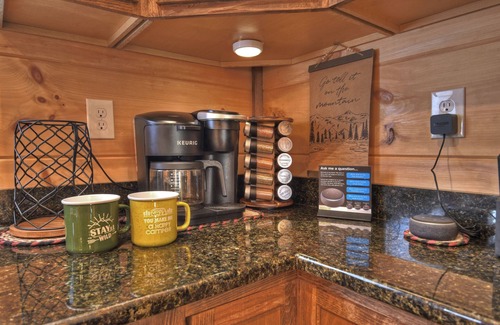 McCaysville Cabina | Squirrels Hideaway | Fire Pit | MTN Views