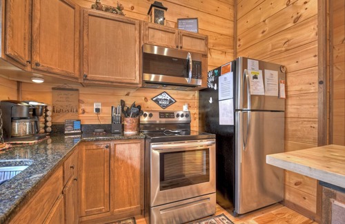 McCaysville Cabina | Squirrels Hideaway | Fire Pit | MTN Views