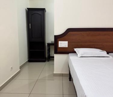 Thiruvananthapuram Hotel | Sri Gavuri Nivas