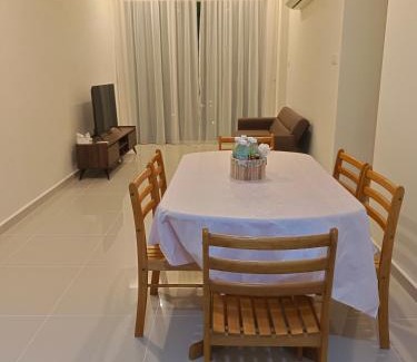 Sandakan Apartamento | Sri Indah Pool Condostay