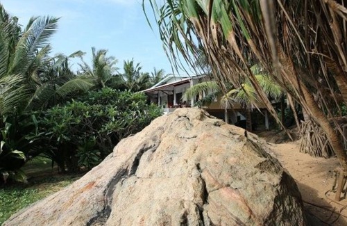 Dodanduwa Villa | Sri Lanka 4br Beach House