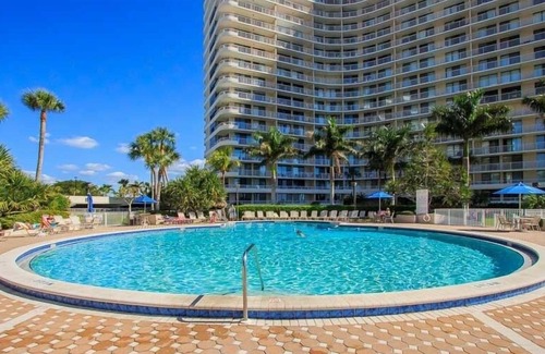 Marco Island Condominio | Sst3-1612 - South Seas Tower 2 Bedroom Condo by Redawning