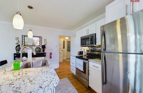 Munising Apartamento | SSVR2-Spacious, Downtown Munising Apartment