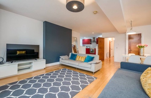 Cathedral Quarter Apartamento | St Ann's Apt Modern 1-Bed Apartment in Belfast’s Cathedral Quarter – Sleeps 4