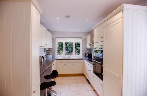 St. Mawes Cabaña | St Anthony Cottage - a holiday home that sleeps 6 guests in 3 bedrooms
