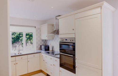 St. Mawes Cabaña | St Anthony Cottage - a holiday home that sleeps 6 guests in 3 bedrooms