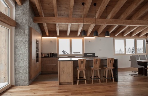 Pettneu am Arlberg Chalet De Esquí | S t. Chalet más nuevo de Antón - Riffler Lodge - 5 habitaciones con chimenea y sauna