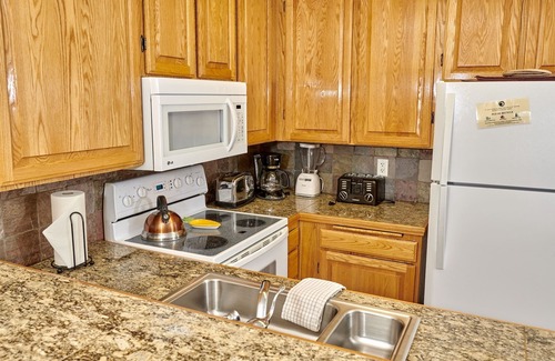 Mammoth Lakes Condominio | St. Anton Courtyard View 2-bedroom Condos w/ Pool & Jacuzzi
