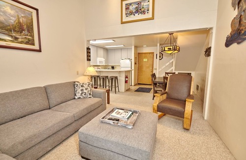 Mammoth Lakes Condominio | St. Anton Courtyard View 2-bedroom Condos w/ two Oversized Jacuzzi Spas
