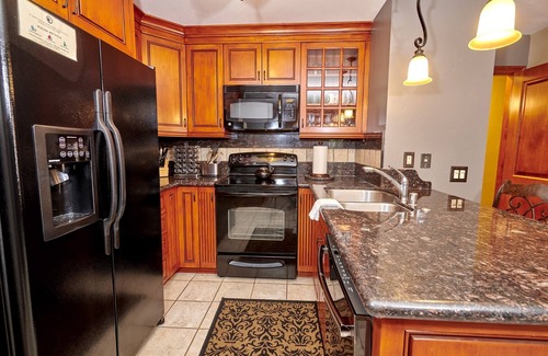 Mammoth Lakes Condominio | St. Anton Courtyard View Ski-in/out 1-bedroom Condo