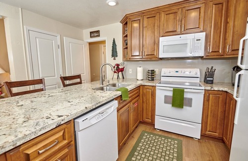 Mammoth Lakes Condominio | St. Anton Courtyard View Ski-in/out 1-bedroom Condo