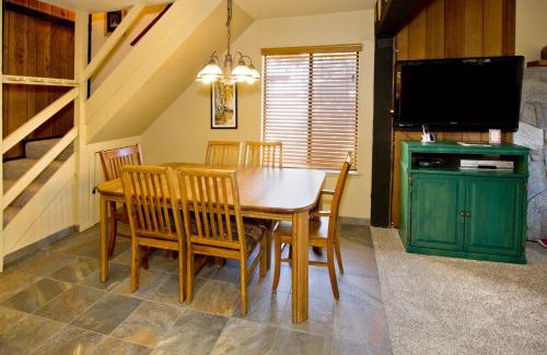 Mammoth Lakes Apartamento | St Anton Courtyard View 2-Bedroom Condo with full kitchen