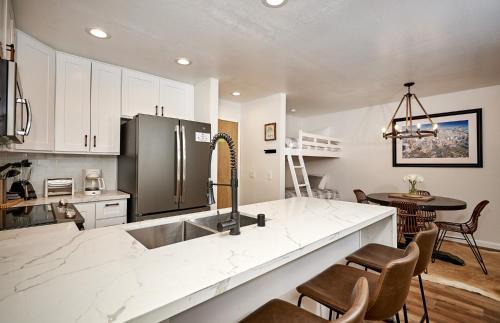 Mammoth Lakes Apartamento | St Anton Wooded View 1-Bedroom Condos with Complimentary Hot Drinks