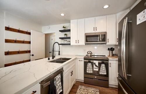 Mammoth Lakes Apartamento | St Anton Wooded View 1-Bedroom Condos with Complimentary Hot Drinks