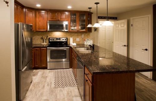 Mammoth Lakes Apartamento | St Anton Wooded View 2-Bedroom Condos with Ski Lockers