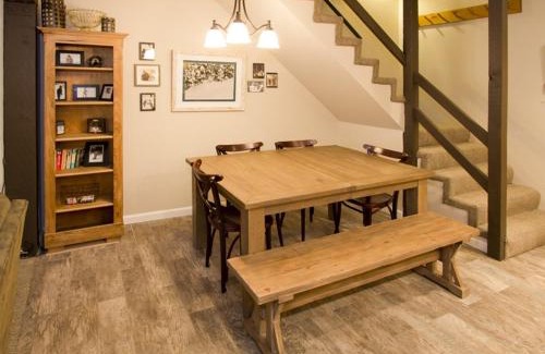 Mammoth Lakes Apartamento | St Anton Wooded View 2-Bedroom Condos with Ski Lockers