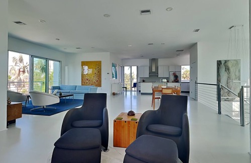 Saint Armands Key Casa | St Armands Key Walk to Beach - 3 Bedrooms 4+ Bathrooms Private Heated Pool